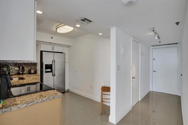 20515 E Country Club Dr Unit 1641, Aventura, FL 33180 - kitchen with backsplash, a sink, stainless steel fridge with ice dispenser, baseboards, and visible vents