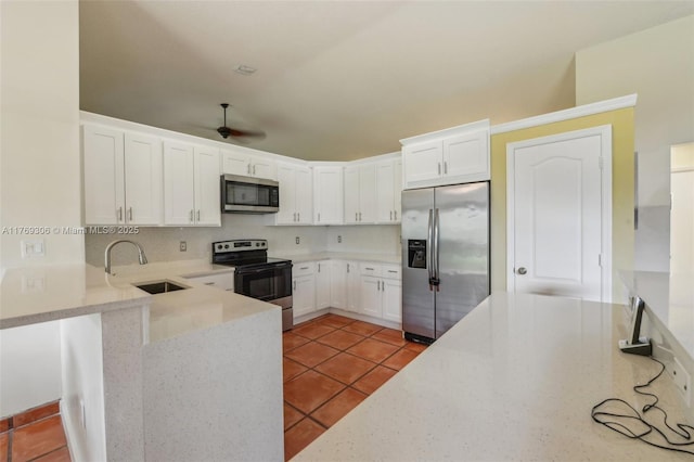 19460 NW 8th St, Pembroke Pines, FL 33029 - kitchen featuring stainless steel appliances, a sink, ceiling fan, a peninsula, and white cabinets