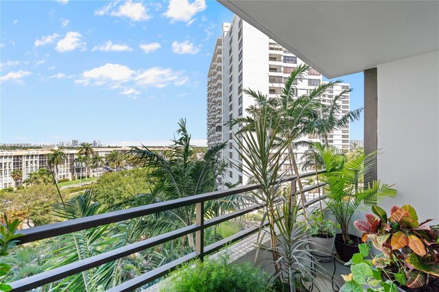 500 Three Islands Blvd Unit 309, Hallandale Beach, FL 33009 - photo 2