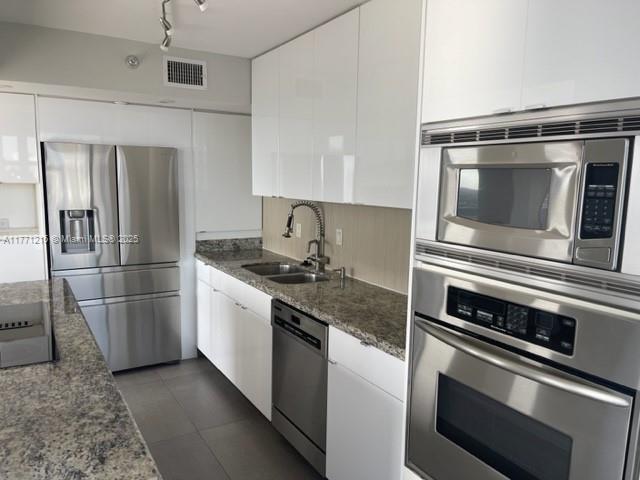 19101 NE Mystic Pointe Dr Unit 1601, Aventura, FL 33180 - kitchen featuring stainless steel appliances, a sink, white cabinets, and modern cabinets