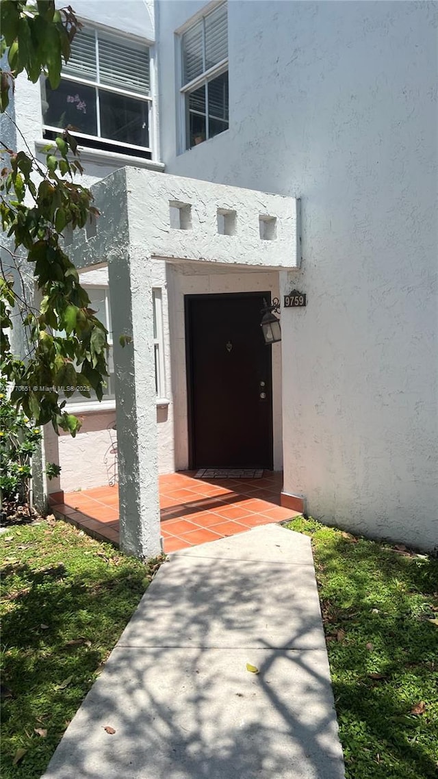 property entrance featuring stucco siding