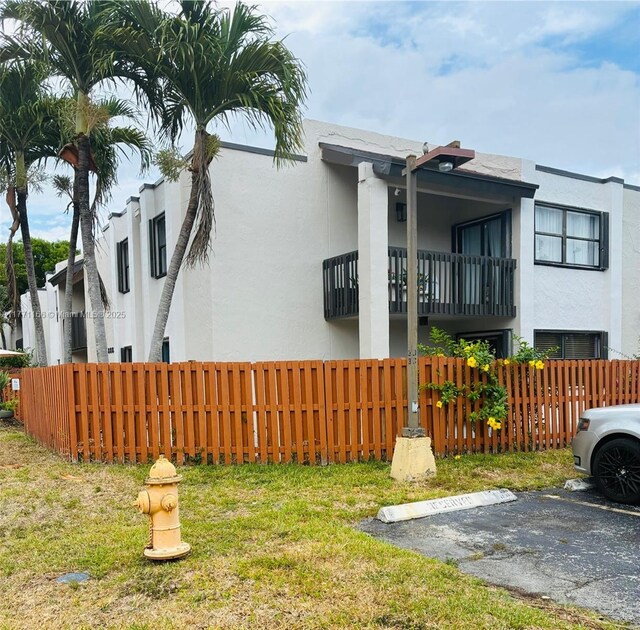 8883 Fontainebleau Blvd Unit 202, Miami, FL 33172 - view of front facade featuring stucco siding