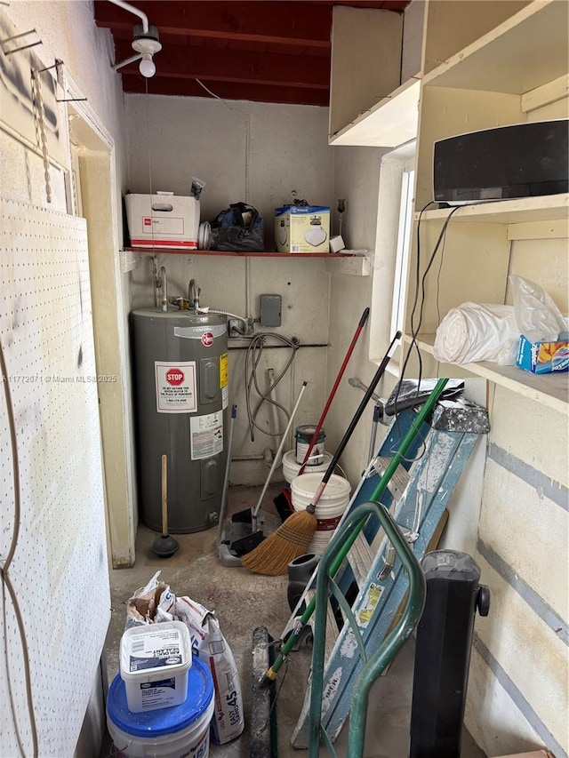 326 N 32nd Ave, Hollywood, FL 33021 - utility room featuring water heater