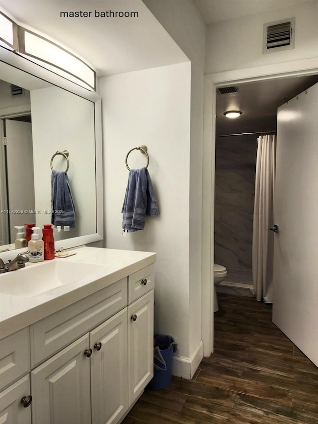 575 NW 98th Ave, Plantation, FL 33324 - full bathroom featuring wood finished floors, vanity, a shower with curtain, and toilet