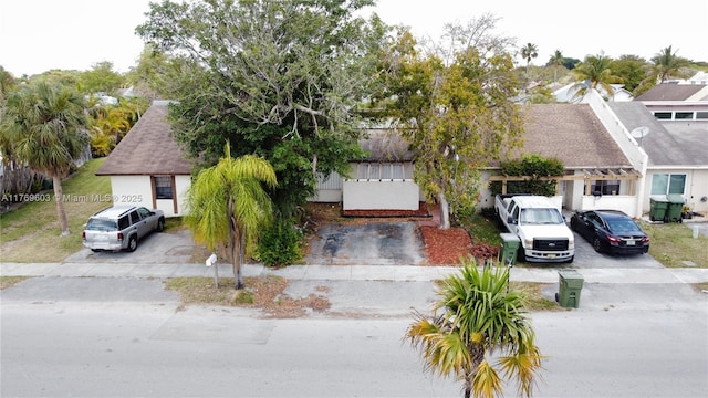 multi unit property featuring driveway