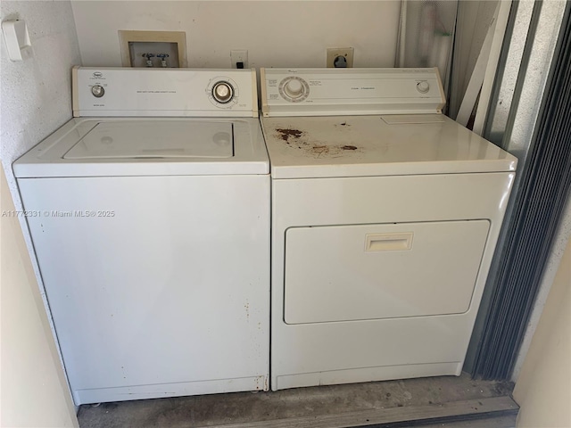 laundry room featuring independent washer and dryer