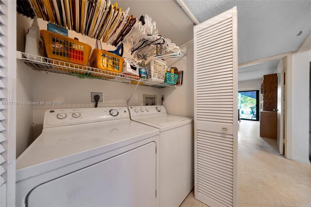 laundry room featuring laundry area, independent washer and dryer, and light tile patterned floors