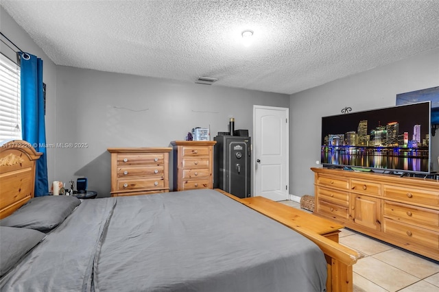 12332 NW 97th Ct, Hialeah Gardens, FL 33018 - bedroom featuring a textured ceiling