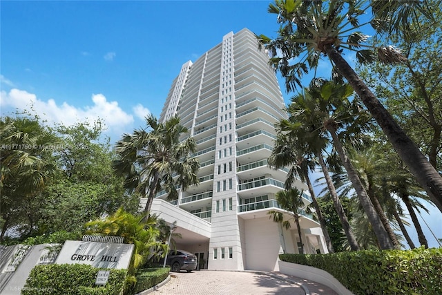 2645 S Bayshore Dr Unit 902, Miami, FL 33133 - view of property with decorative driveway