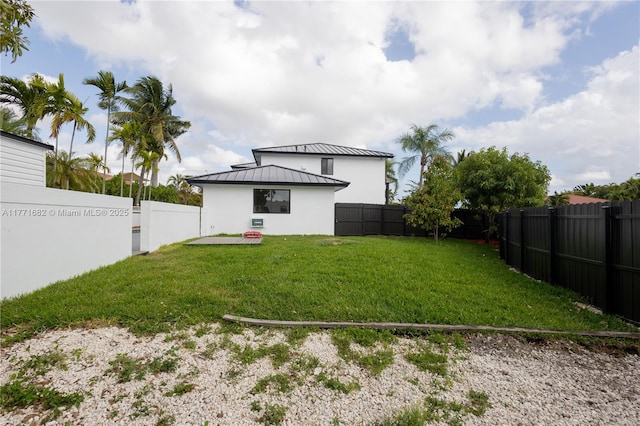 view of yard featuring a fenced backyard and a patio area