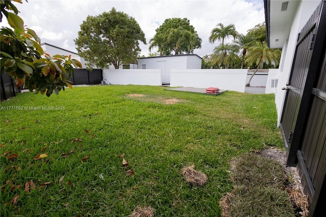view of yard featuring a fenced backyard