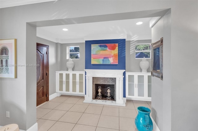 living area featuring recessed lighting, baseboards, tile patterned flooring, and a fireplace
