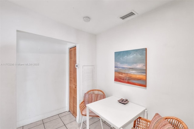 dining room with baseboards, visible vents, and light tile patterned floors