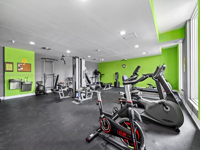 workout area featuring recessed lighting, visible vents, and baseboards