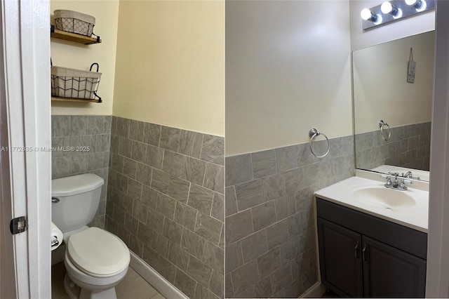 9491 N Palm Cir N Unit 9491, Pembroke Pines, FL 33025 - half bathroom featuring vanity, wainscoting, toilet, and tile walls