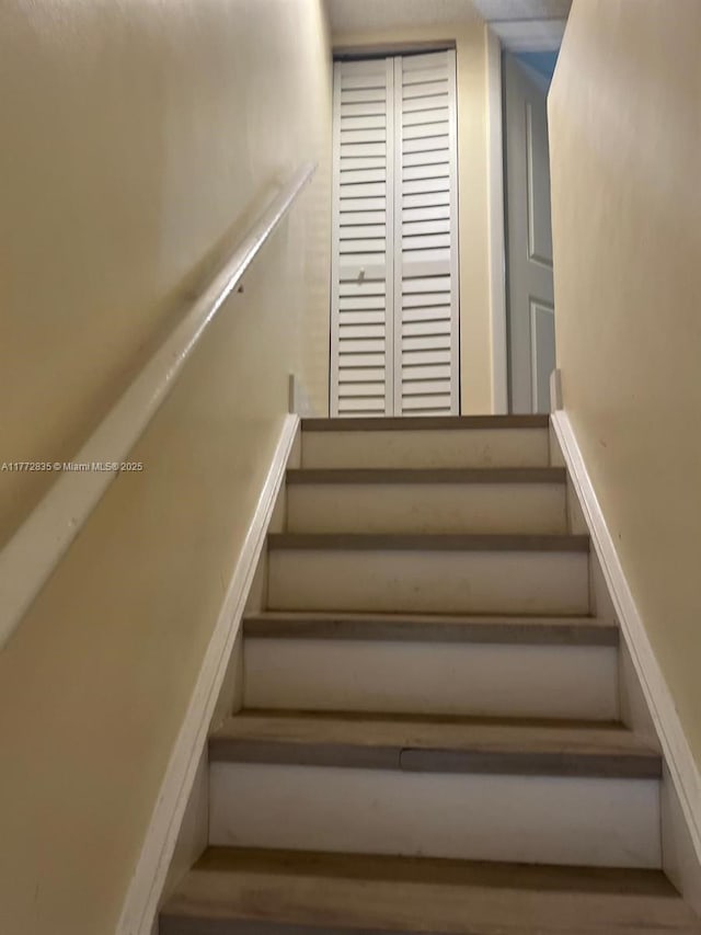 9491 N Palm Cir N Unit 9491, Pembroke Pines, FL 33025 - view of stairs