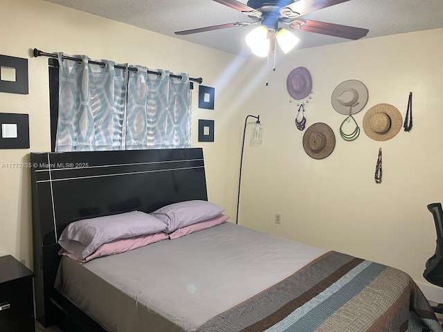 9491 N Palm Cir N Unit 9491, Pembroke Pines, FL 33025 - bedroom featuring a ceiling fan and a textured ceiling