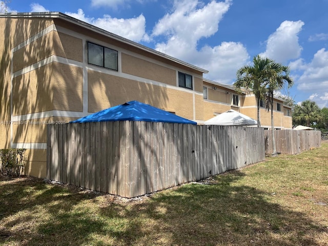 9491 N Palm Cir N Unit 9491, Pembroke Pines, FL 33025 - exterior space with fence, stucco siding, and a yard