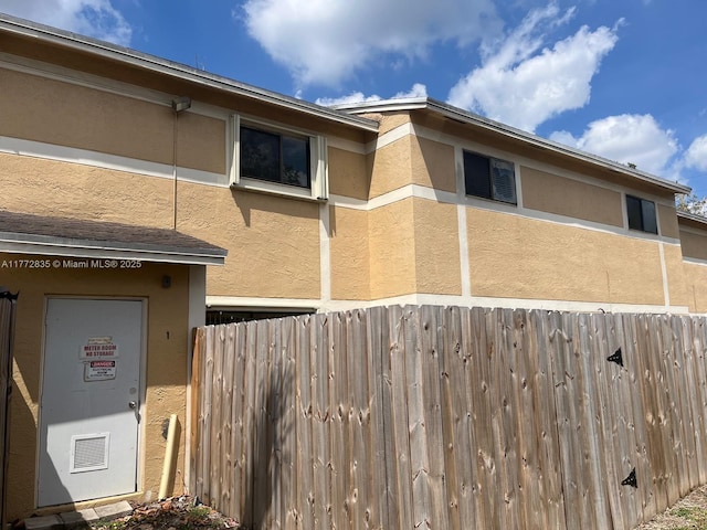 9491 N Palm Cir N Unit 9491, Pembroke Pines, FL 33025 - view of side of home with fence and stucco siding