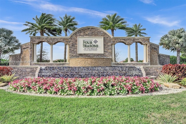11812 S Cantal Cir S, Parkland, FL 33076 - community sign featuring a yard