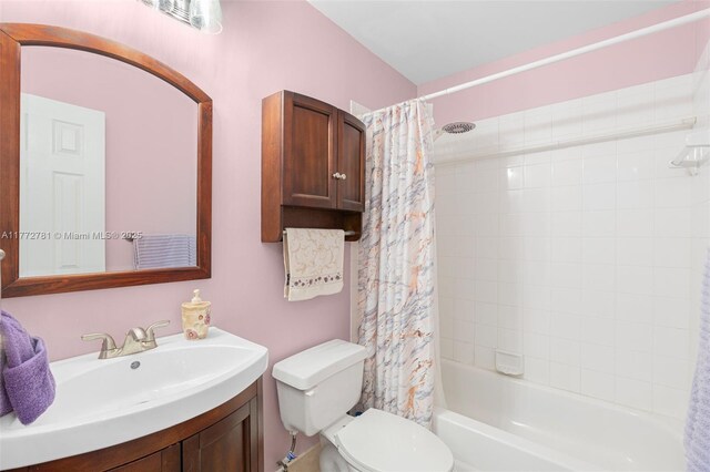3171 Holiday Springs Blvd Unit 31-5, Margate, FL 33063 - full bath with toilet, vanity, and shower / bathtub combination with curtain