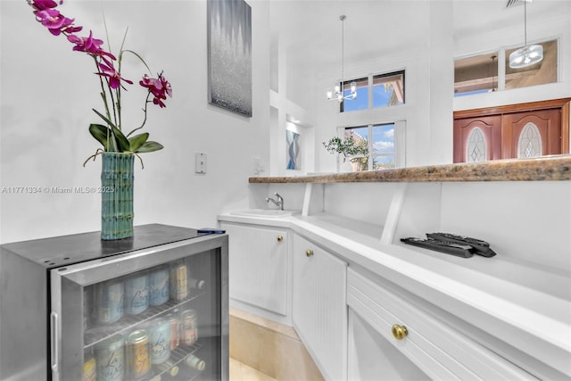 details with visible vents, a sink, and a chandelier