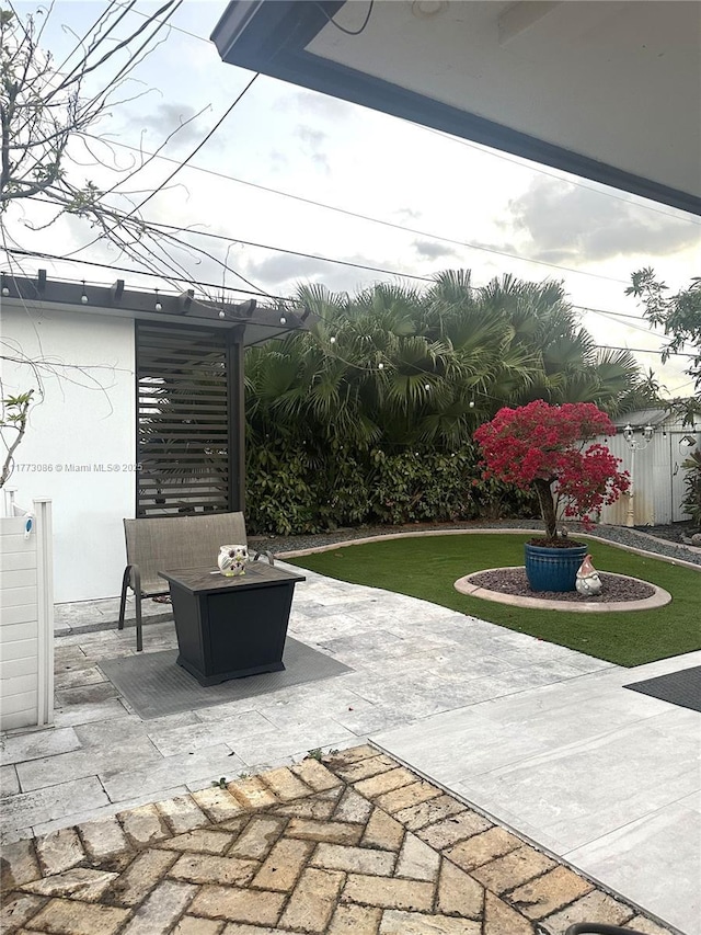 11845 SW 3rd St, Miami, FL 33184 - view of patio / terrace with fence
