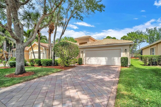 6843 Montrose Way, Boynton Beach, FL 33437 - view of front of home featuring stucco siding, driveway, a front lawn, and a tiled roof