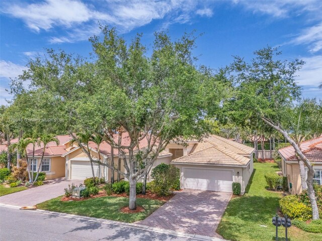 6843 Montrose Way, Boynton Beach, FL 33437 - view of front of property featuring stucco siding, a tile roof, and driveway