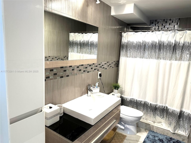 427 Golden Isles Dr Unit 5G, Hallandale Beach, FL 33009 - full bath featuring a shower with shower curtain, toilet, tile walls, vanity, and tile patterned flooring