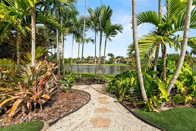 view of yard featuring a water view