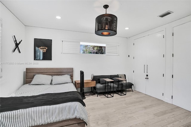 bedroom featuring visible vents, light wood finished floors, and recessed lighting