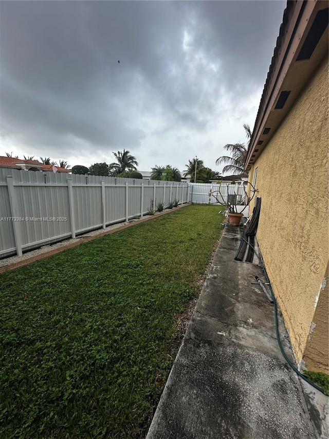 view of yard featuring a fenced backyard