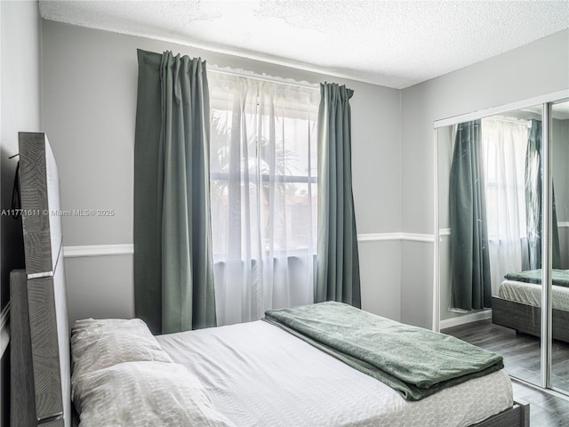 6545 W 27th Ct Unit 24-47, Hialeah, FL 33016 - bedroom with a closet, wood finished floors, and a textured ceiling
