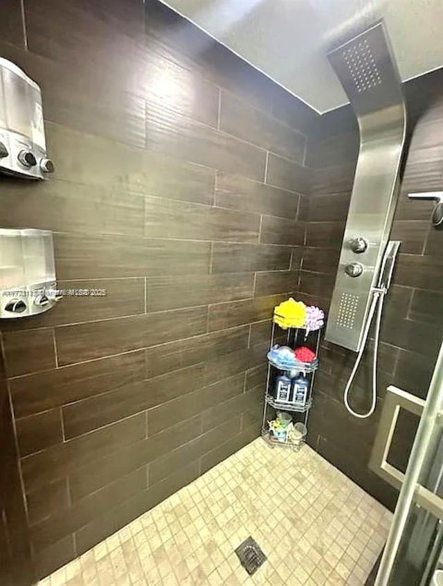 8920 Palm Tree Ln Unit 8920, Pembroke Pines, FL 33024 - full bathroom featuring tiled shower