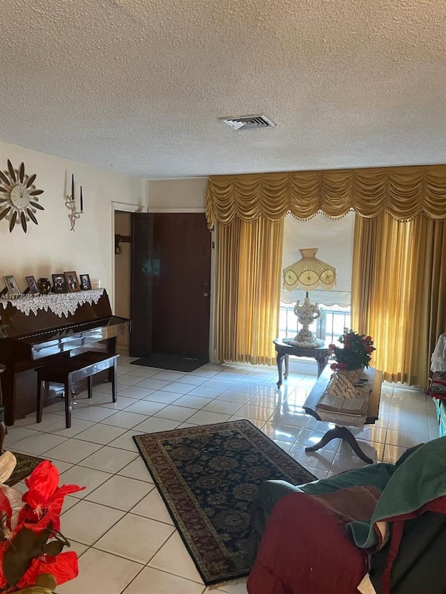 1010 NW 57th St, Miami, FL 33127 - lobby featuring a textured ceiling