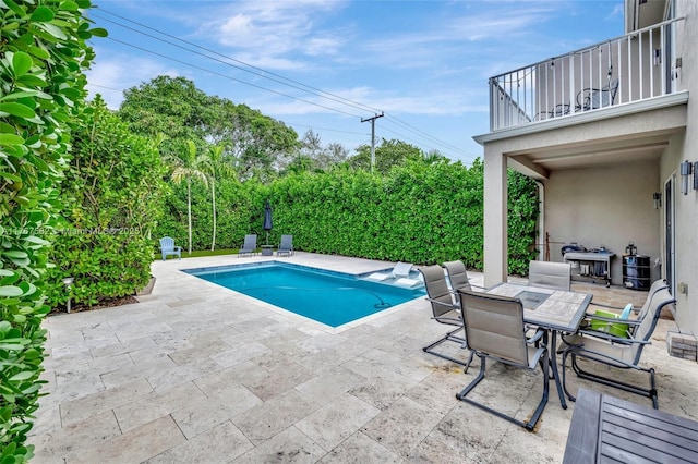 709 SW 17th St, Fort Lauderdale, FL 33315 - view of pool featuring a patio area, outdoor dining area, and a fenced in pool