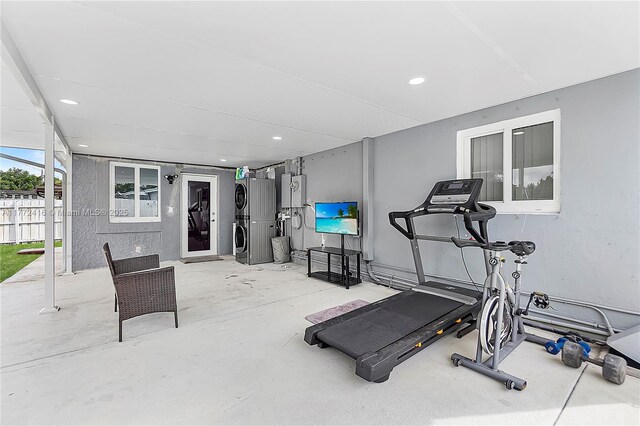 910 N 70th Ave, Hollywood, FL 33024 - exercise area featuring stacked washer / drying machine and recessed lighting