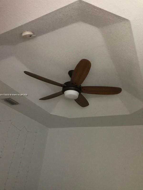 room details featuring visible vents and ceiling fan