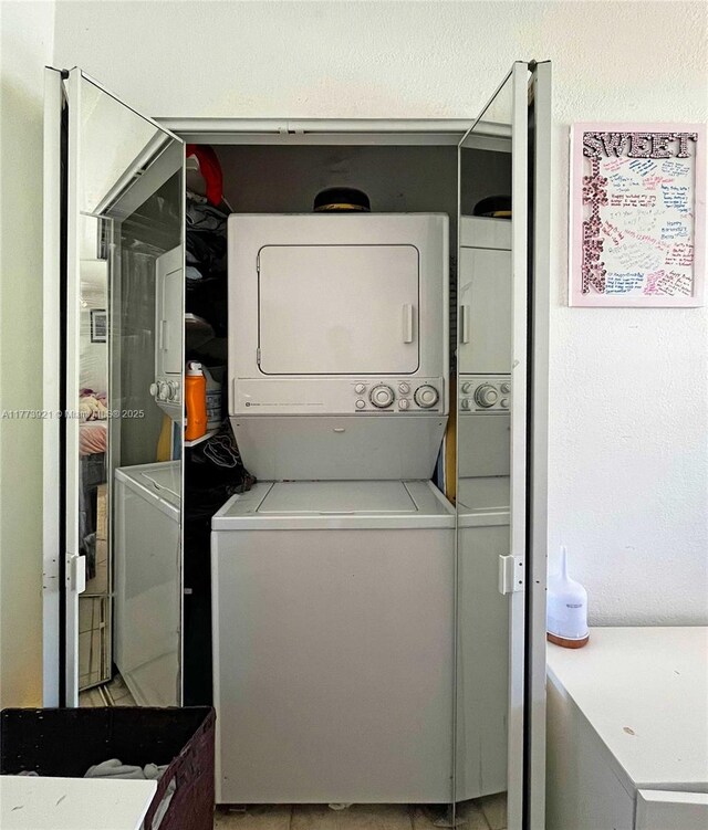 6709 N Kendall Dr Unit 227, Pinecrest, FL 33156 - laundry room with stacked washer / dryer