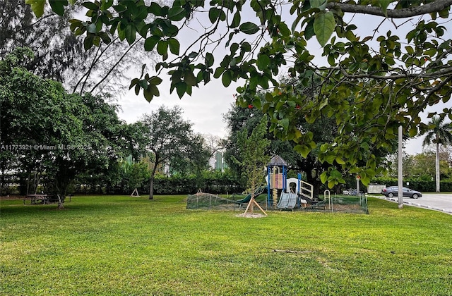 6709 N Kendall Dr Unit 227, Pinecrest, FL 33156 - view of green lawn