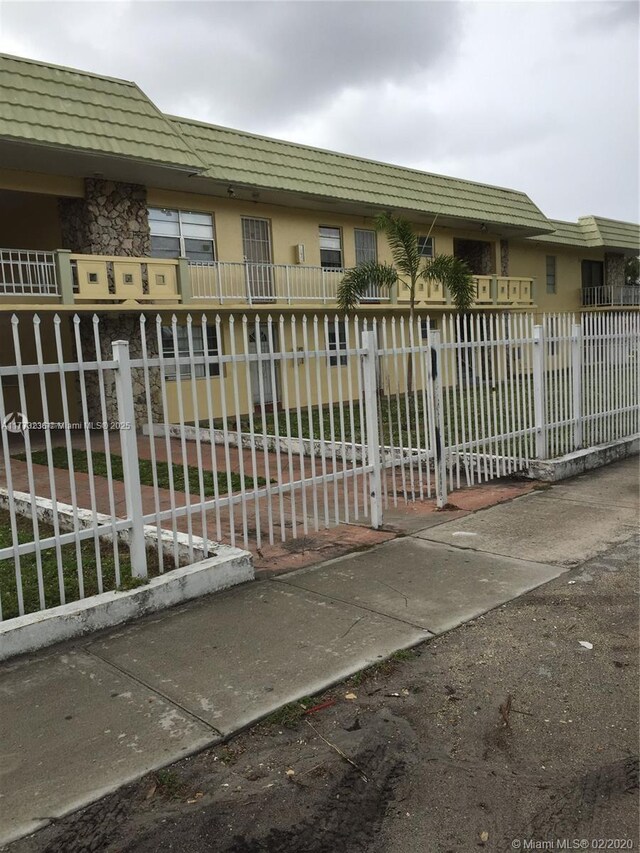 505 NW 177th St Unit 103, Miami Gardens, FL 33169 - view of gate featuring a fenced front yard