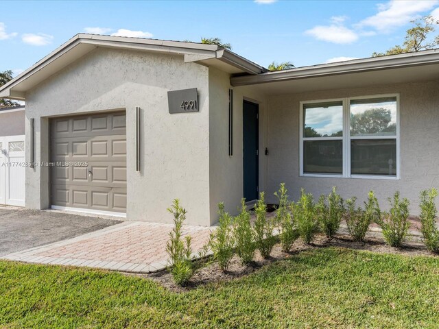 4991 SW 29th Way, Dania Beach, FL 33312 - view of front of property featuring stucco siding and a garage