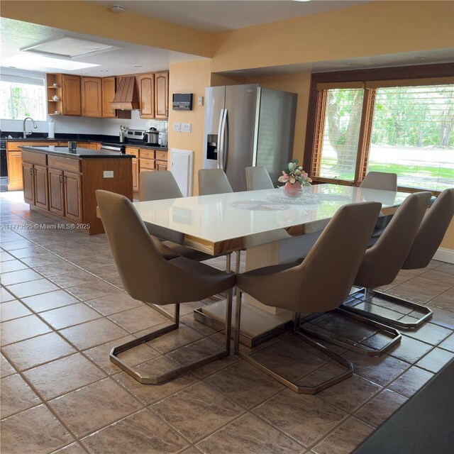 1950 S Tanner Rd, Orlando, FL 32820 - dining area featuring light tile patterned floors