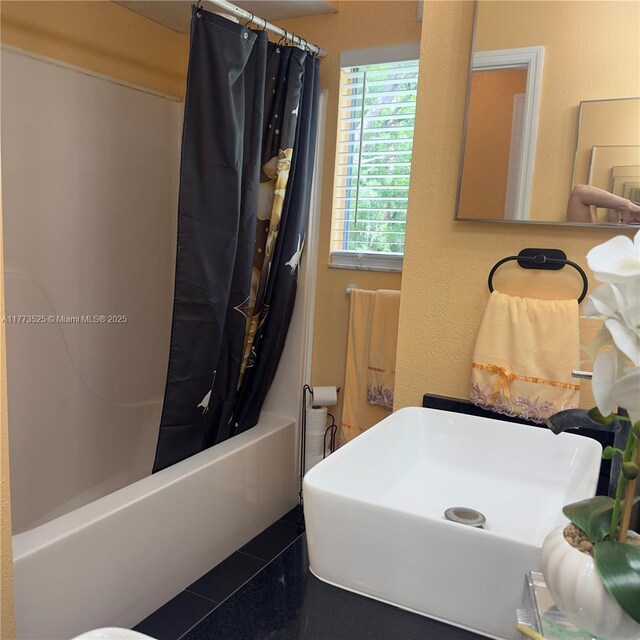1950 S Tanner Rd, Orlando, FL 32820 - bathroom with shower / tub combo