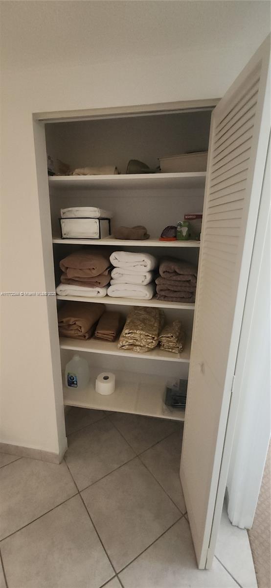 1950 S Ocean Dr Unit 6G, Hallandale Beach, FL 33009 - view of closet