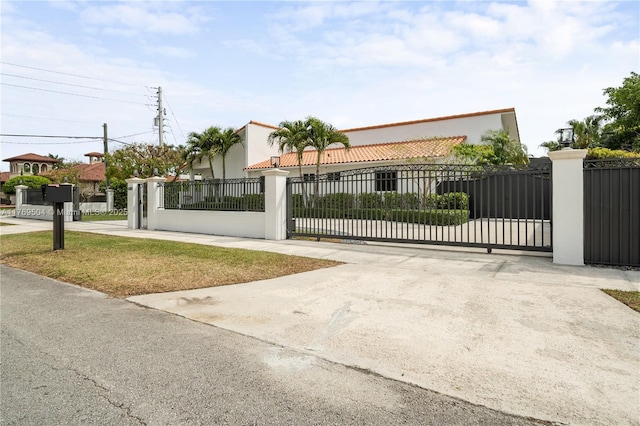 6881 SW 94th Ave, Miami, FL 33173 - gate with fence