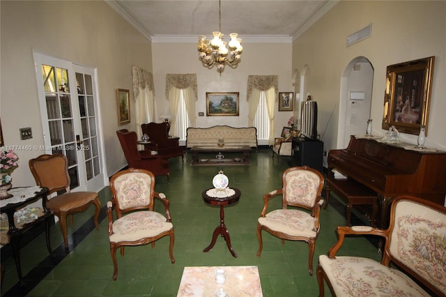 living area featuring a chandelier, arched walkways, crown molding, and visible vents