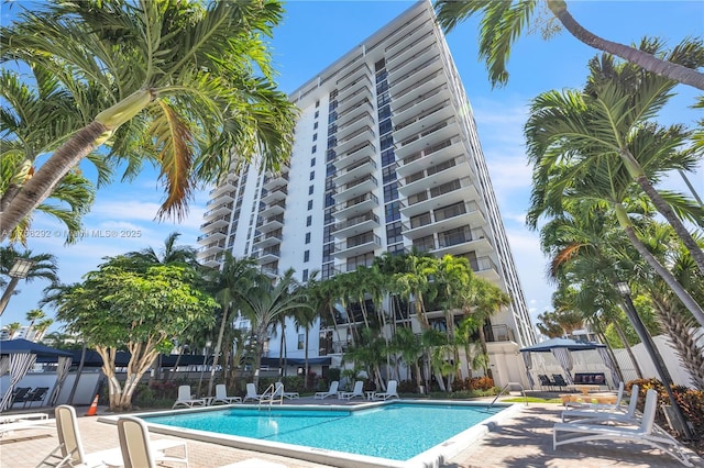 3031 N Ocean Blvd Unit 1804, Fort Lauderdale, FL 33308 - community pool with a patio