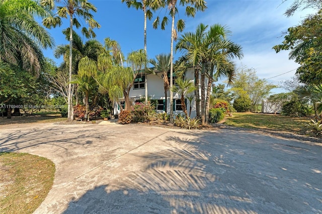 view of front of home featuring driveway